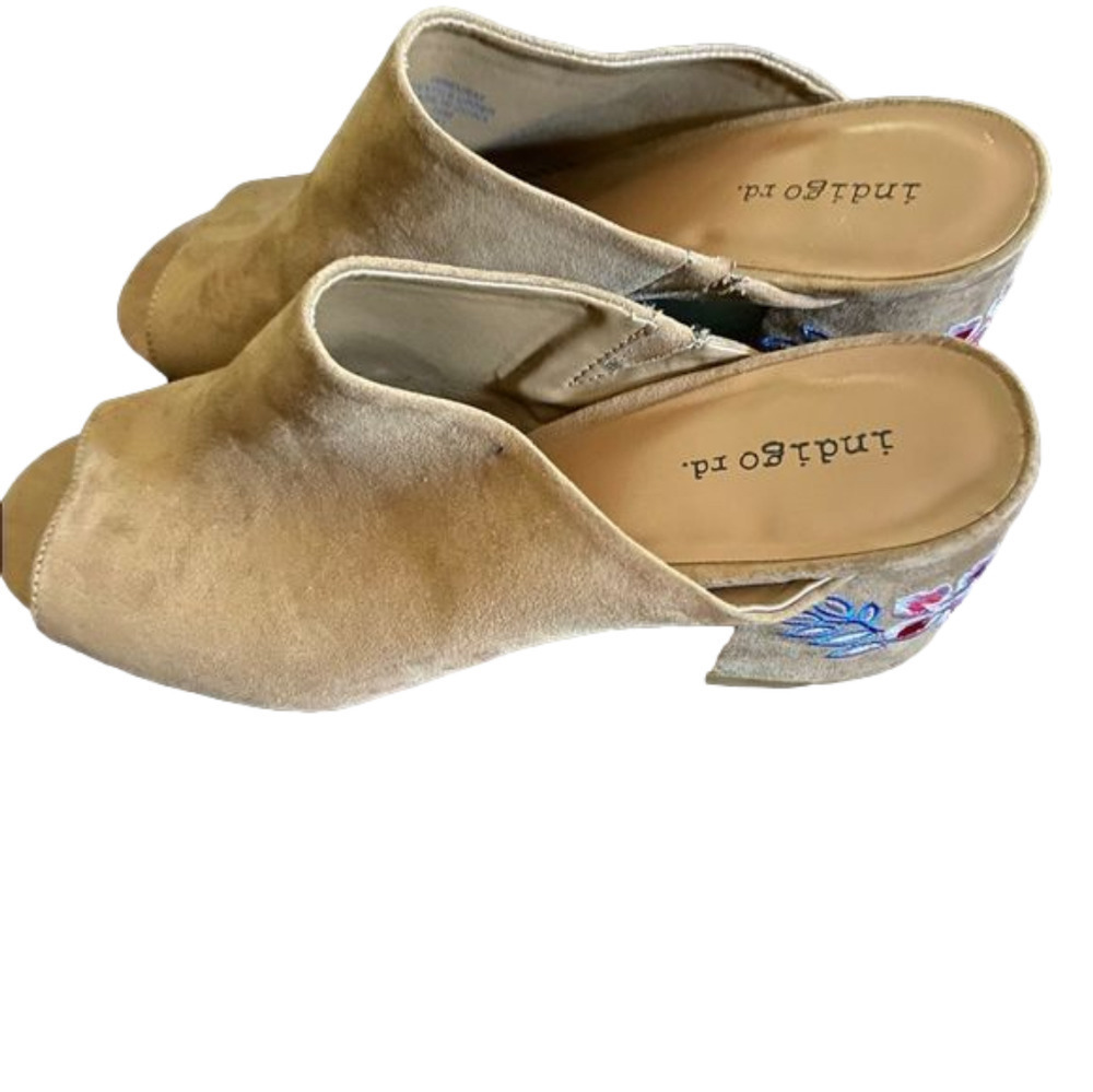 𝅺indigo Rd. Slip On Sandals Great Condition.